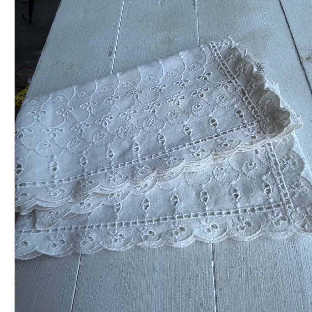 Vintage White Eyelet Lace Table Runner Scalloped Edge Embroidered Cotton 37x12